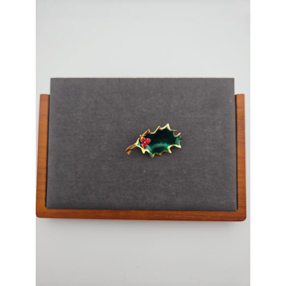 Enamel Painted Gold Tone Holly Brooch Pin Holiday Party Christmas Festive - Picture 1 of 4